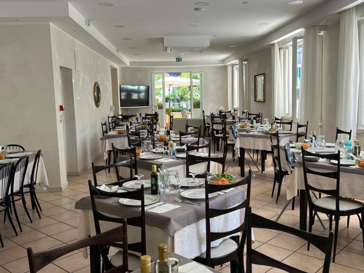 Hotel Monti Riccione Ngoại thất bức ảnh