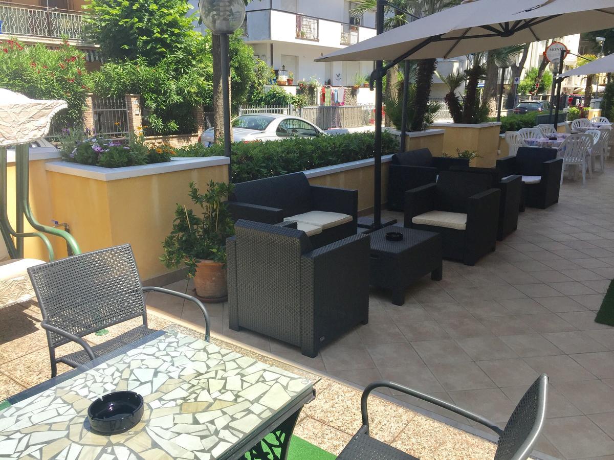 Hotel Monti Riccione Ngoại thất bức ảnh