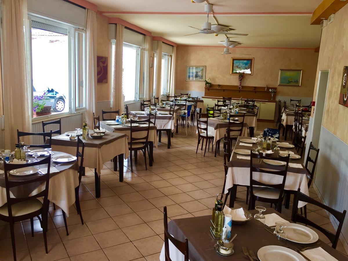 Hotel Monti Riccione Ngoại thất bức ảnh