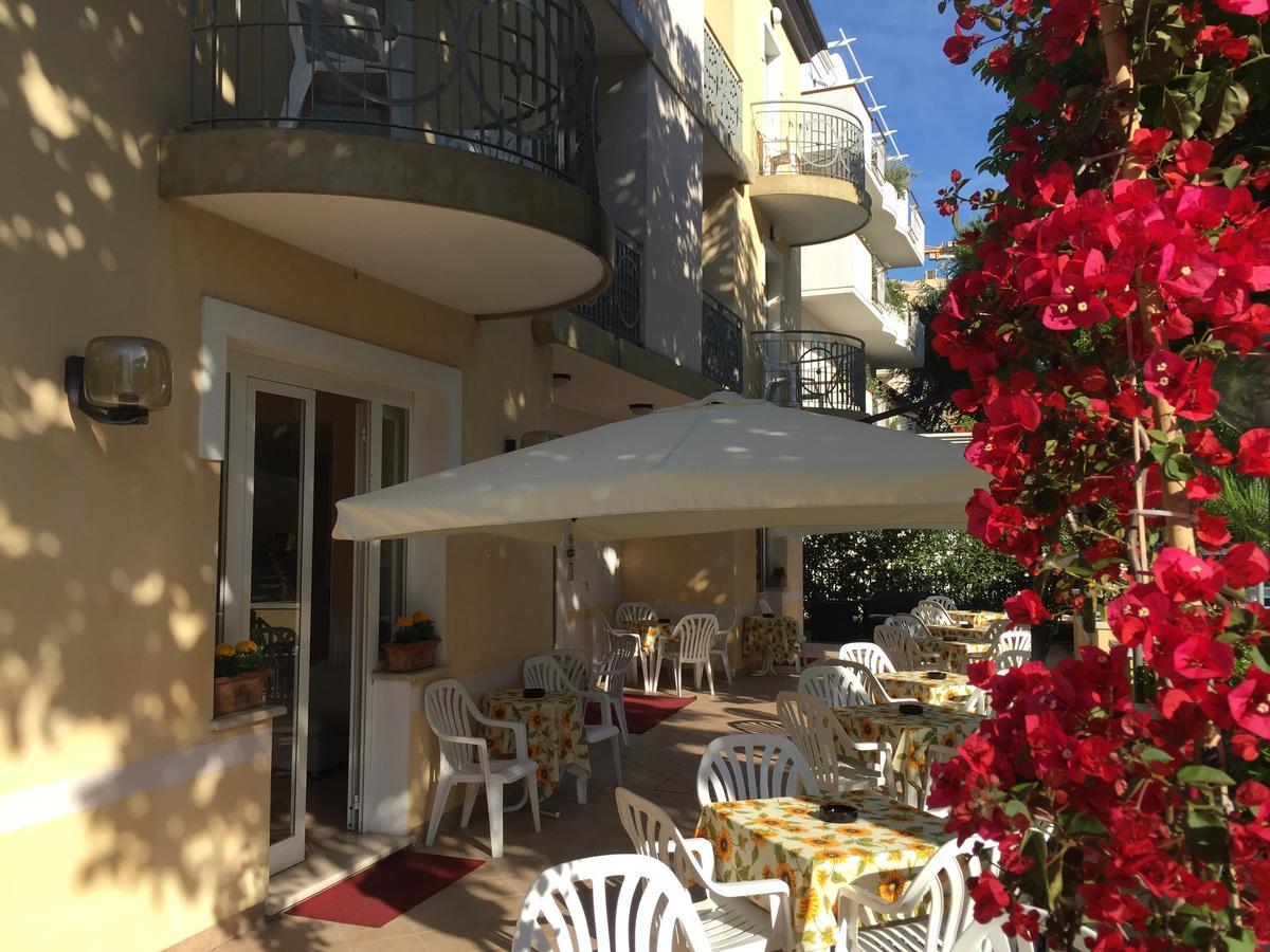 Hotel Monti Riccione Ngoại thất bức ảnh